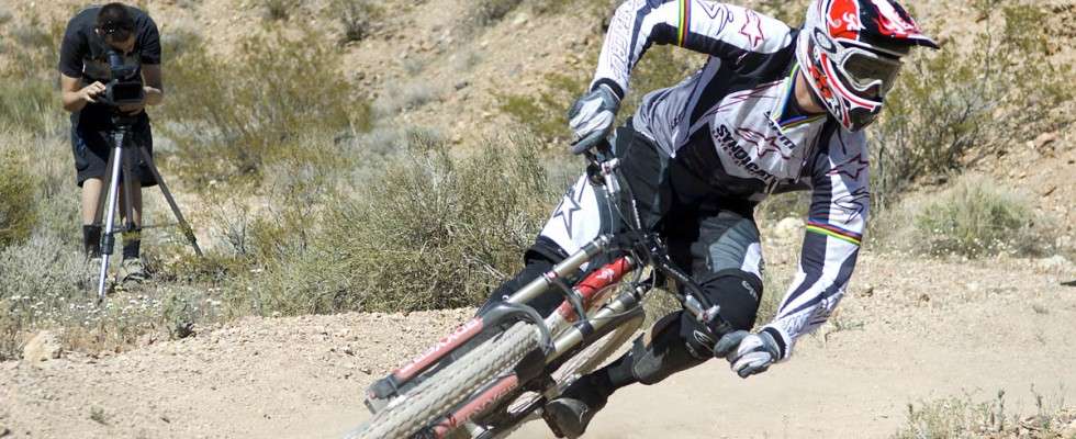 Mountain bike cornering foot position!