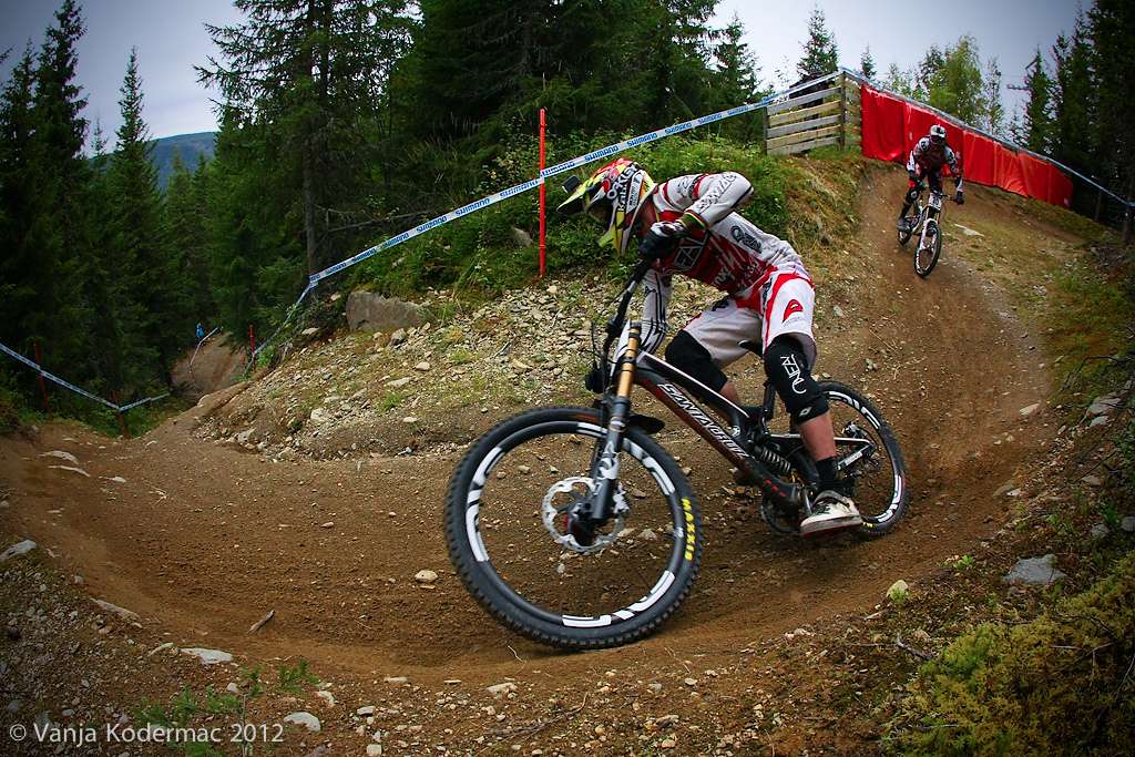 Cornering Your Mountain Bike, Get Low, Not Forward!